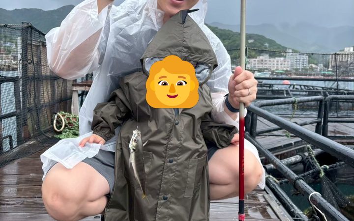 雨の日の魚釣り、苦労してアジと鯛