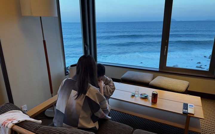 海が窓の正面に来る宿