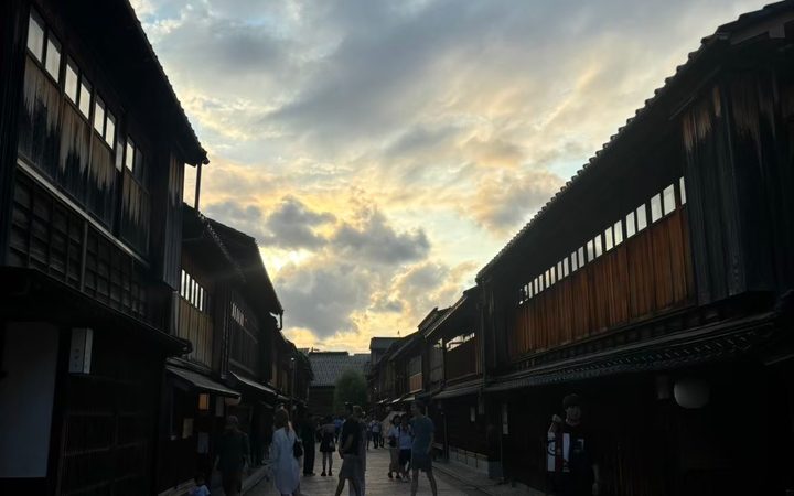 ひがし茶屋街、夕暮れの空のグラデーション