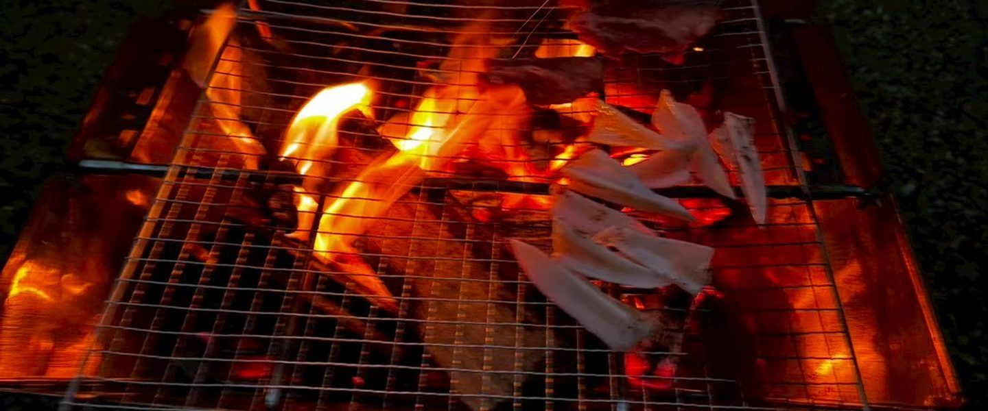 夏の那須でキャンプ、焚き火と肉と酒で頭を空っぽにする