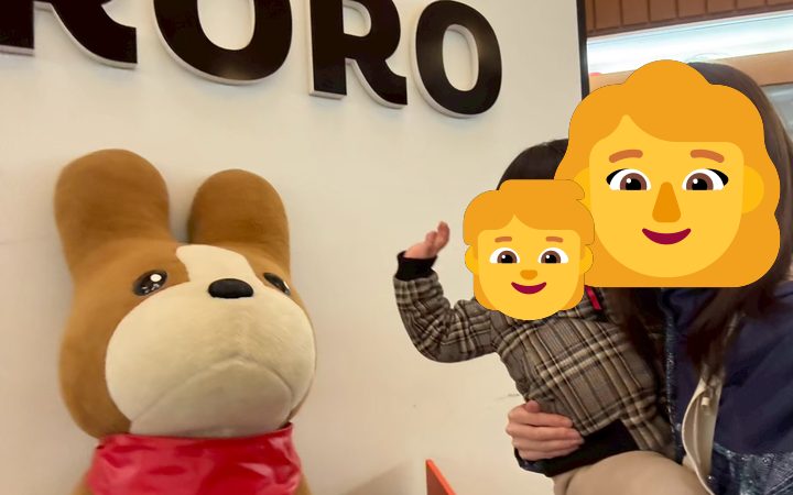 Kiroro玄関のマスコット人形と家族
