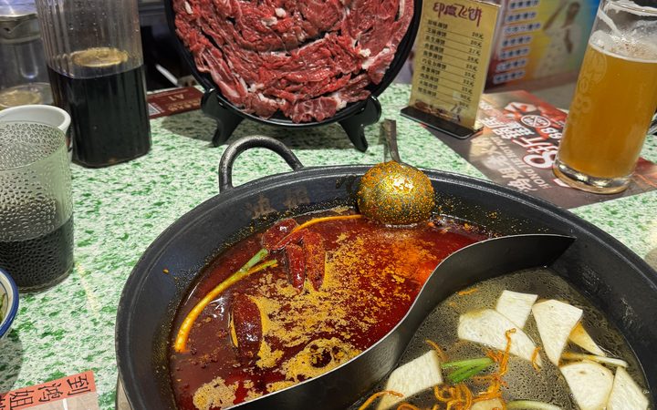 現地で食べた火鍋とビール