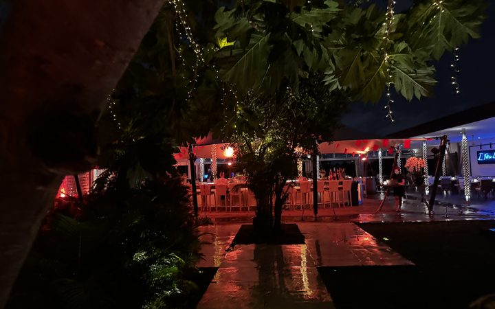 夜の上海レストラン外観
